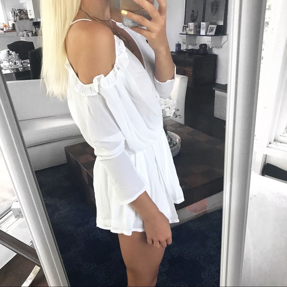 🆕 WHITE RUFFLE BARE SHOULDER ROMPER PLAYSUIT! - Picture 3 of 14